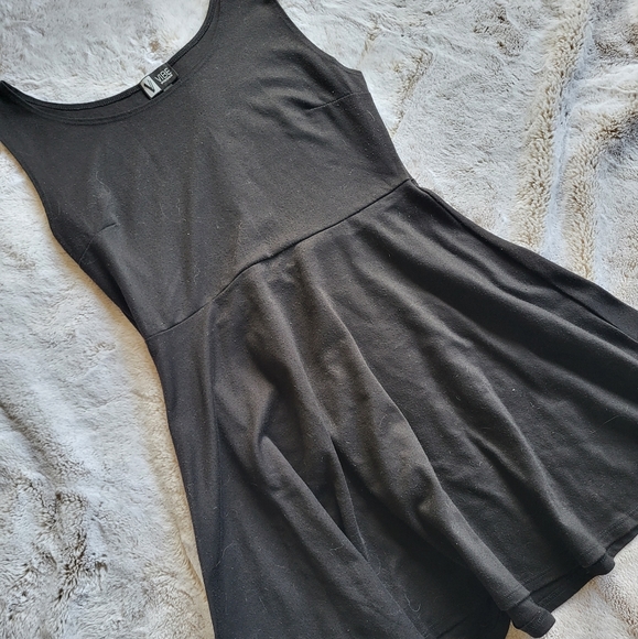 Black dress☁️ - Picture 2 of 4